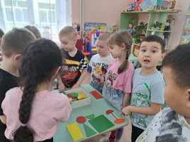 Продолжаем познавать и закреплять знания и умения у детей в увлекательном мире математики. Продолжаем познавать и закреплять знания и умения у детей в увлекательном мире математики.