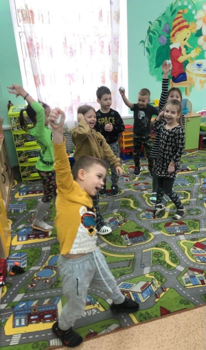 дети играют дети играют.